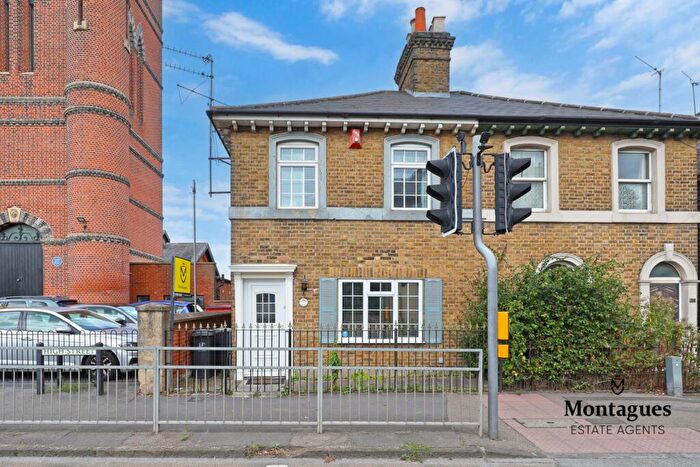 2 Bedroom Cottage For Sale In High Street, Epping, CM16