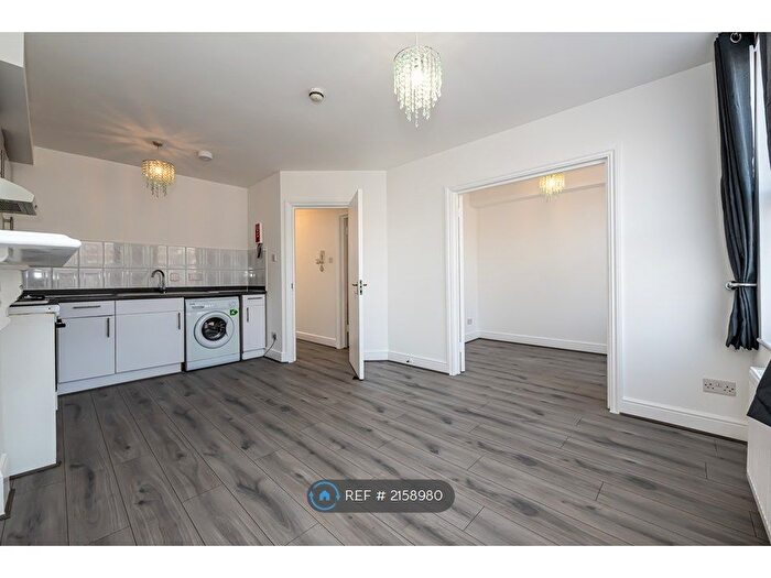 2 Bedroom Flat To Rent In Kilburn Lane, London, W9