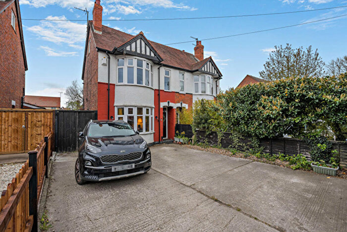 4 Bedroom Semi Detached House For Sale In Barnwood Road, Gloucester, GL2