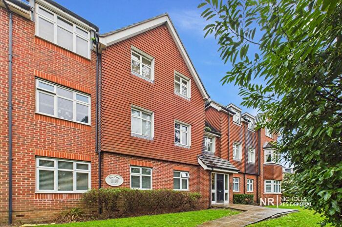2 Bedroom Flat To Rent In Hook Road, Chessington, Surrey., KT9