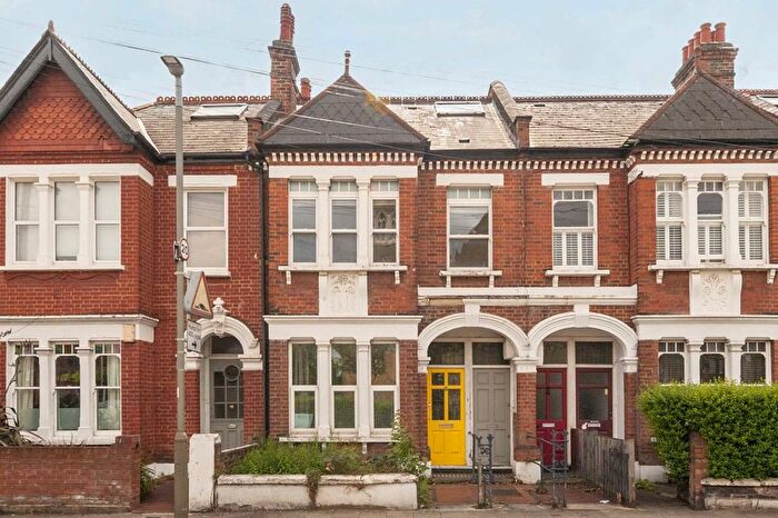 4 Bedroom Maisonette For Sale In Franciscan Road, Tooting, SW17