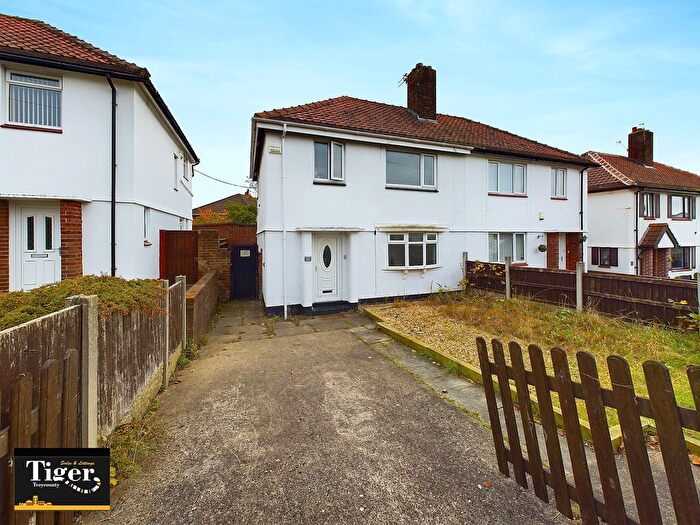 3 Bedroom Semi-Detached House To Rent In Elgin Place, Blackpool, FY3