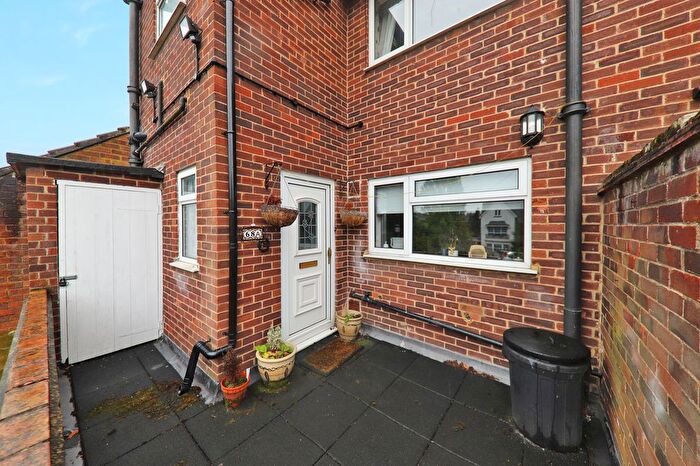 3 Bedroom Maisonette For Sale In Church Lane, Mill End, WD3