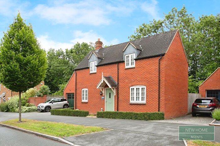 3 Bedroom Detached House For Sale In Poppyfields Way, Brackley, NN13