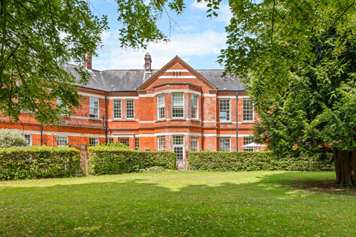 2 Bedroom Apartment For Sale In Beckett Road, Coulsdon, CR5