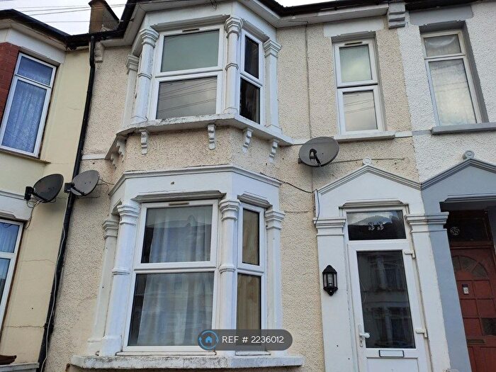4 Bedroom Terraced House To Rent In Somerby Road, Barking, IG11