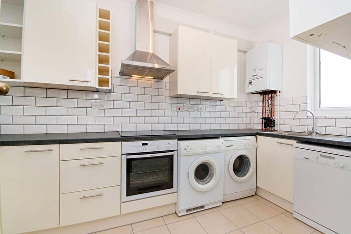 3 Bedroom Flat To Rent In Wrythe Lane, Sutton, Carshalton, SM5
