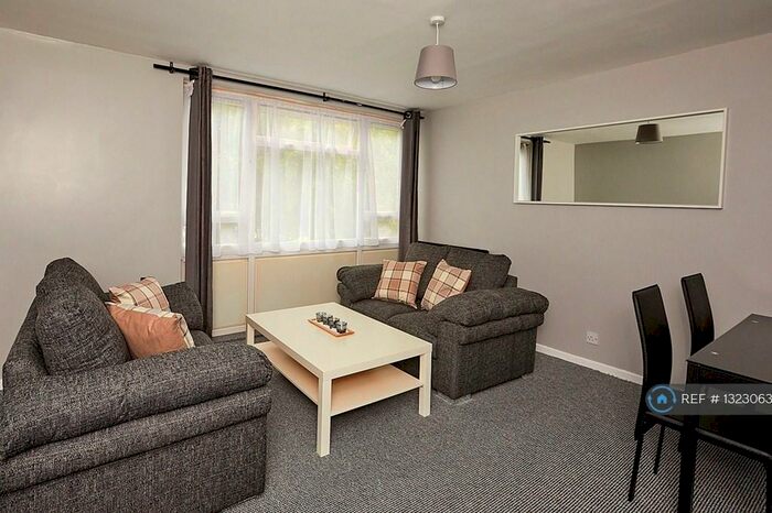 3 Bedroom Flat To Rent In Corrie House, Coventry, CV1
