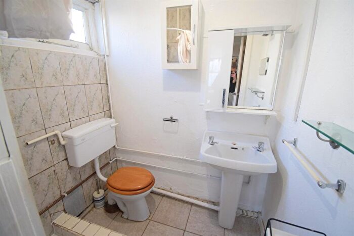1 Bedroom Flat To Rent In Montgomery Street, Cardiff, CF24