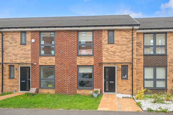 3 Bedroom Terraced House For Sale In Moorfield Place, Farnborough, GU14