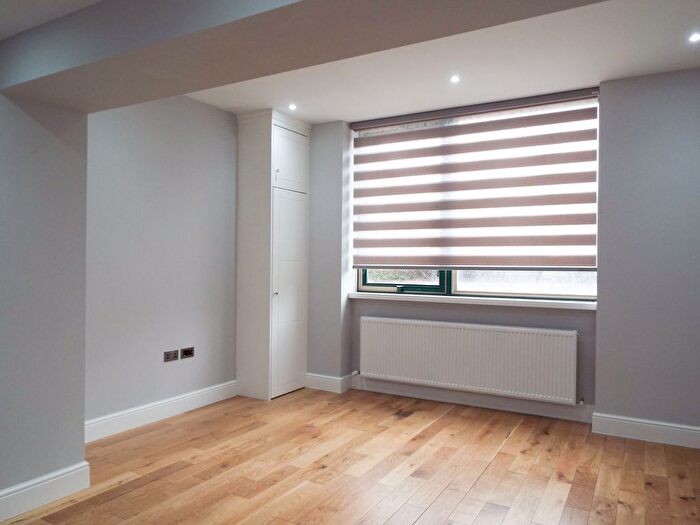 1 Bedroom Flat To Rent In Modern Apartment - Fishponds Road, Wokingham, RG41