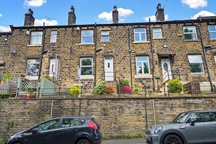 4 Bedroom Terraced House For Sale In Vicarage Road, Huddersfield, HD3