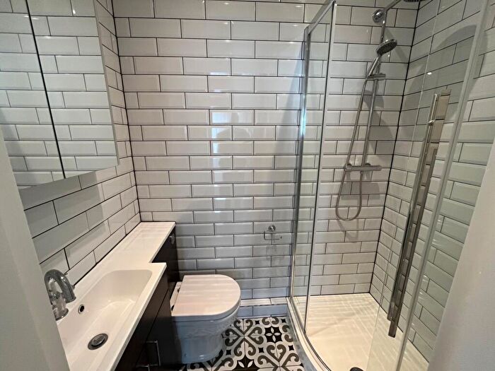 2 Bedroom Apartment To Rent In Cobham Road, Westcliff On Sea, SS0