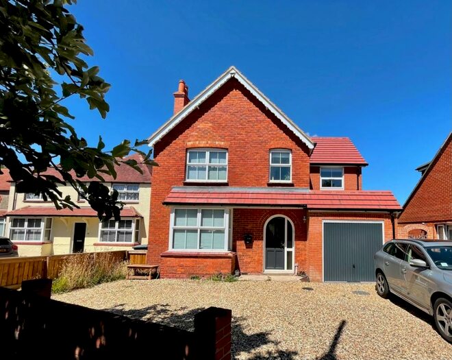 3 Bedroom Detached House To Rent In Kings Road, Newbury, RG14