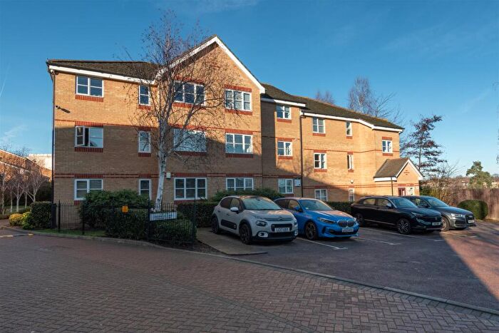 2 Bedroom Flat For Sale In Coltswood Court, Pickard Close, London, N14