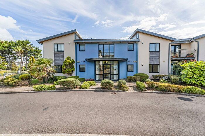 3 Bedroom Flat For Sale In Y Cerigos, The Knapp, Barry, CF62