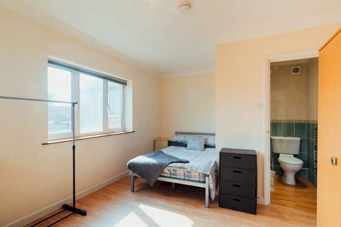 3 Bedroom Flat To Rent In The Rushes, Loughborough LE11