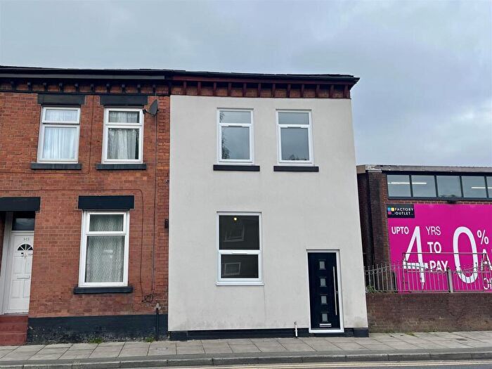 3 Bedroom Semi Detached House For Sale In Oldham Road, Ashton-Under-Lyne, OL7