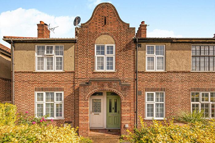 2 Bedroom Apartment For Sale In Stondon Park, London, SE23