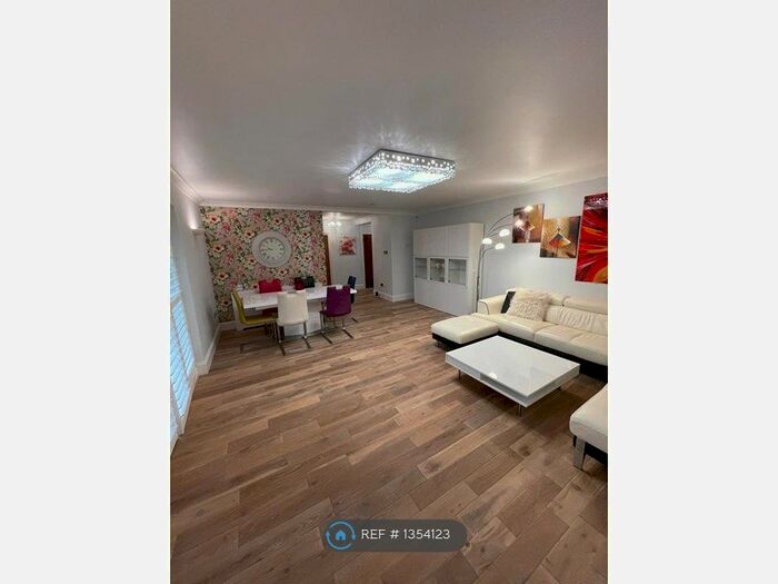 2 Bedroom Flat To Rent In Bermuda House, Harrow, HA1