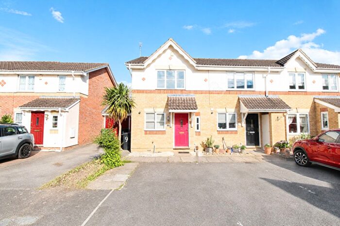 2 Bedroom End Of Terrace House To Rent In Molyns Mews, Slough, SL1