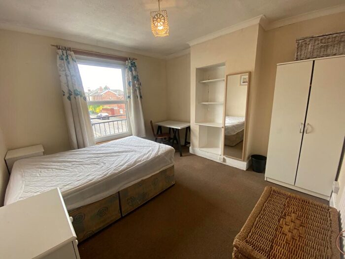 5 Bedroom House To Rent In Middle Street, SO14