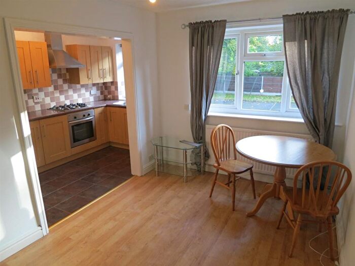 1 Bedroom Flat To Rent In Withington Road, Whalley Range, Manchester, M16