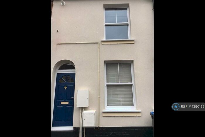 3 Bedroom Flat To Rent In Charlotte Street, Rugby, CV21