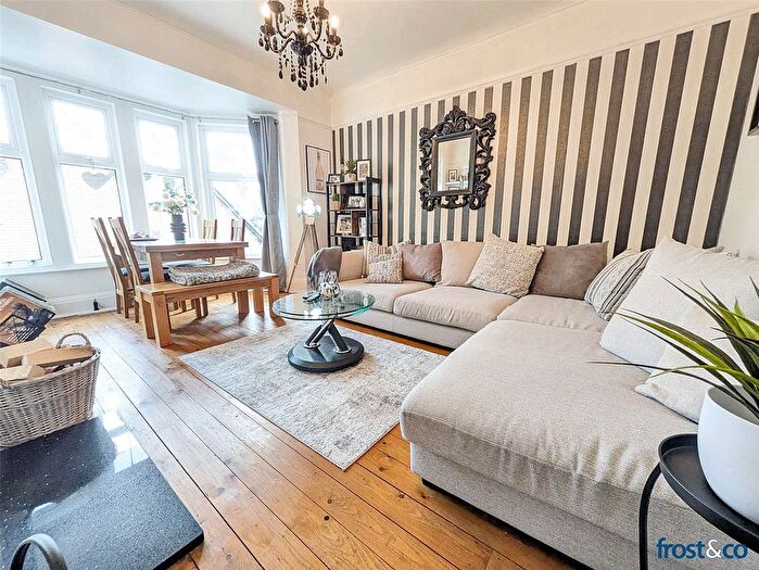 2 Bedroom Flat For Sale In Luscombe Road, Lower Parkstone, Poole, Dorset, BH14
