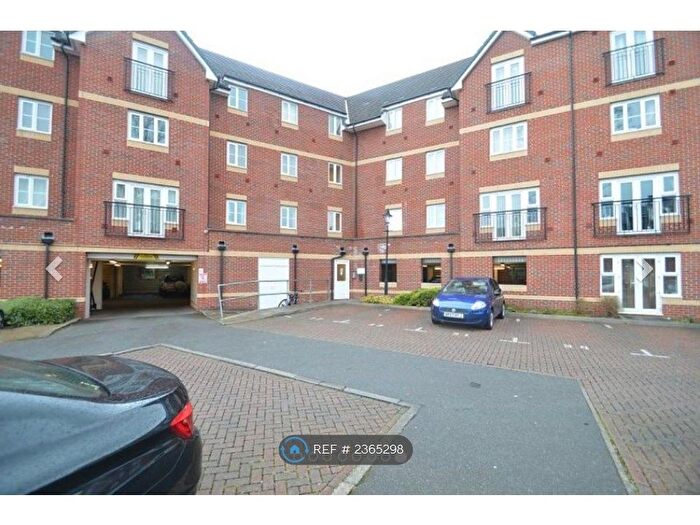2 Bedroom Flat To Rent In Eaton Avenue, Slough, SL1