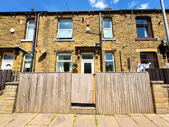1 Bedroom Terraced House To Rent In Hill Street, Bradford, BD6