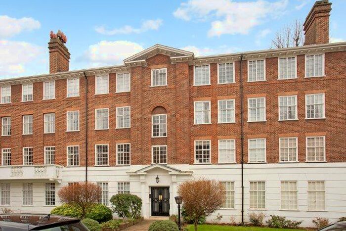 3 Bedroom Flat To Rent In Wimbledon Park Side, London, SW19