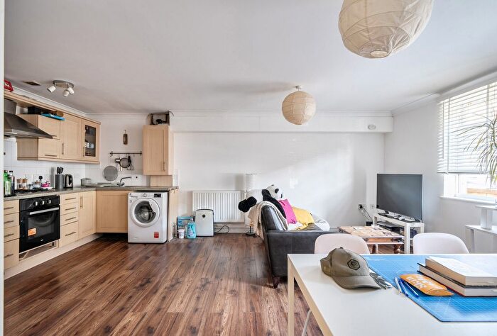 2 Bedroom Flat For Sale In Albany Road, Bath, Somerset, BA2