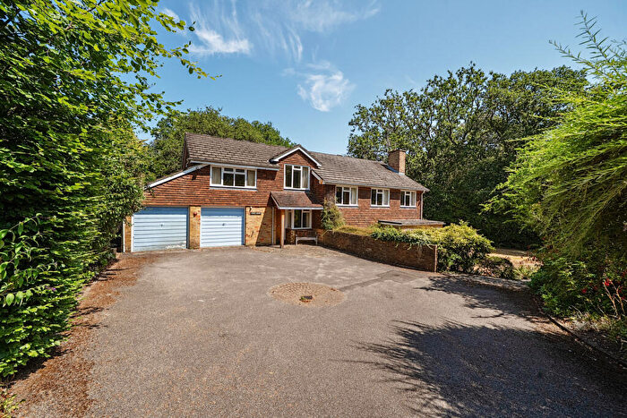 5 Bedroom Detached House For Sale In Lynch Road, Farnham, GU9