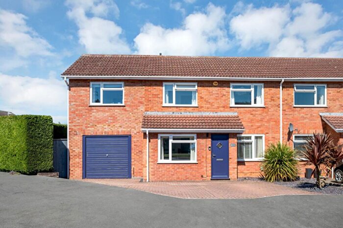 4 Bedroom Semi Detached House For Sale In Oak Road, Stamford, PE9