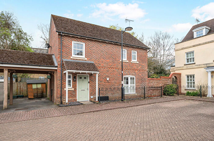3 Bedroom Detached House For Sale In Otterbourne Walk, Sherfield-on-Loddon, Hook, Hampshire, RG27
