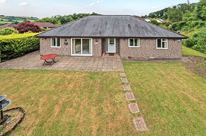 4 Bedroom Bungalow For Sale In Ashleigh Park, Bampton, Tiverton, Devon, EX16