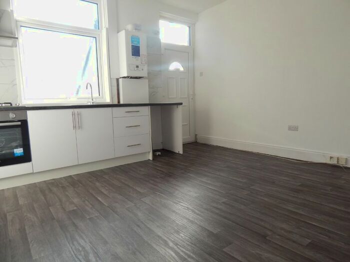 2 Bedroom Terraced House To Rent In Lees Hall Road, Thornhill Lees, Dewsbury, WF12
