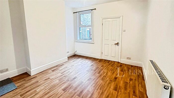 3 Bedroom Terraced House To Rent In Tennyson Road, LU1