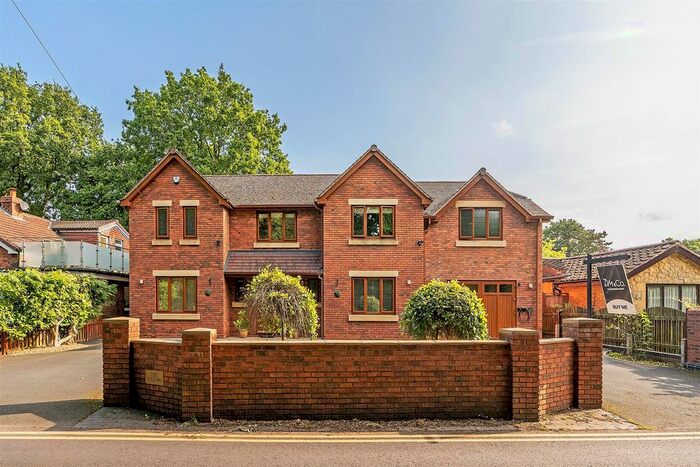 5 Bedroom Detached House For Sale In Umberslade Road, Earlswood - Fabulous Five Bedrooms, Three En-Suites, Gorgeous Kitchen Diner, Must Be Viewed!, B94