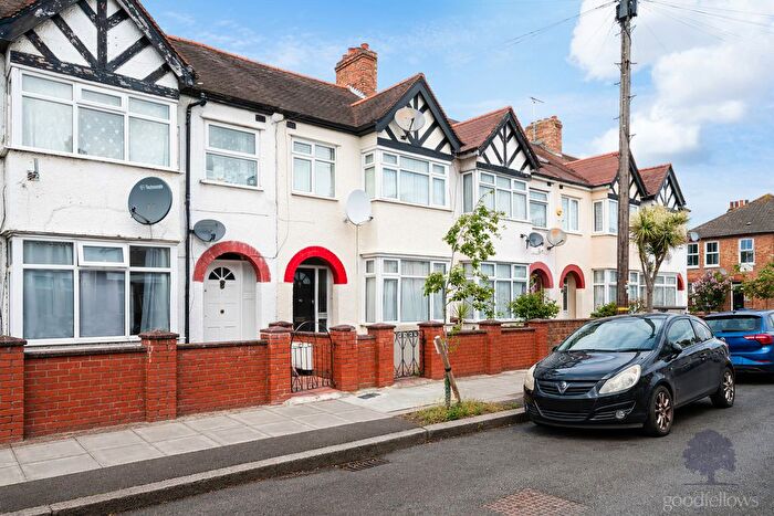 3 Bedroom Terraced House To Rent In Fernlea Road, Mitcham, Surrey, CR4
