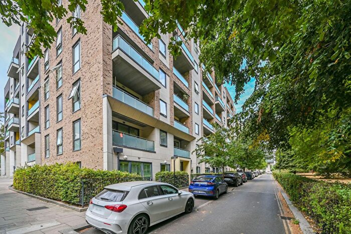 2 Bedroom Flat To Rent In Acton Gardens, South Acton, London, W3
