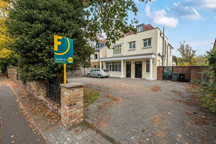 2 Bedroom Flat For Sale In Oak Avenue, Hampton, TW12