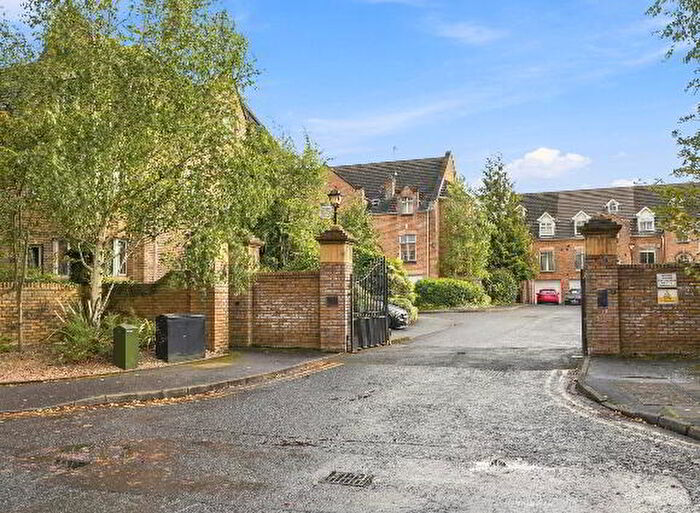 4 Bedroom End TownHouse For Sale In Belvedere Manor, Belfast, BT9