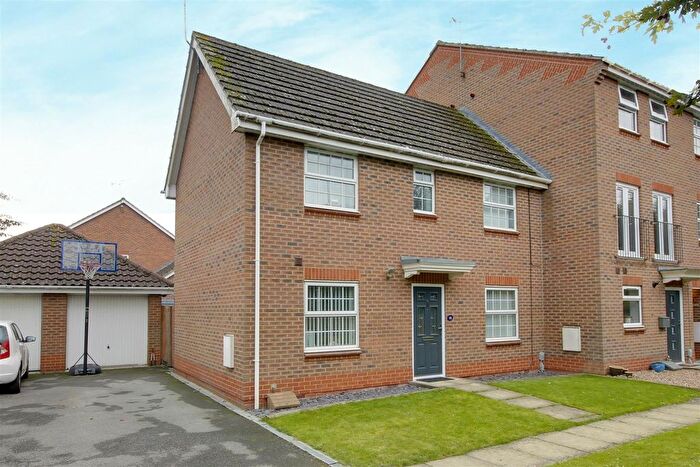 3 Bedroom Semi-Detached House For Sale In Aire Close, Brough, HU15