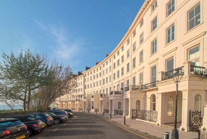1 Bedroom Flat To Rent In Adelaide Crescent, Hove, BN3