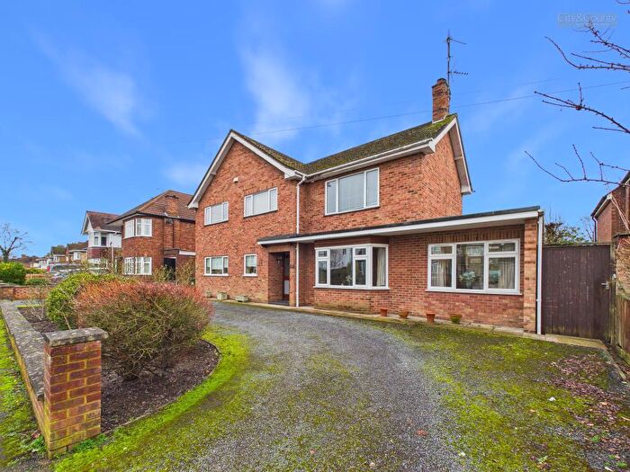 3 Bedroom Flat For Sale In Thorpe Park Road, Peterborough, PE3