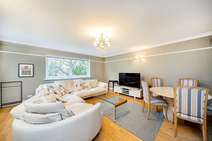2 Bedroom Flat For Sale In Upper Richmond Road, London, SW15