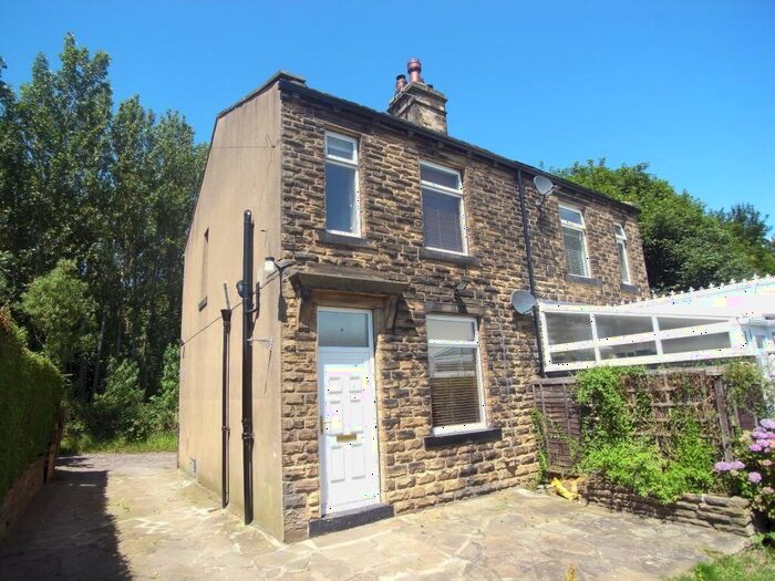 2 Bedroom House To Rent In Priesthorpe Lane, Farsley, Pudsey, West Yorkshire, LS28