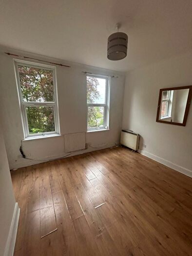 1 Bedroom Flat To Rent In Woodland Avenue, Luton, LU3